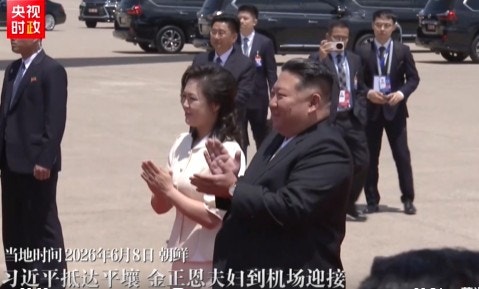 <b>김정은</b>·리설주, 北평양공항서 <b>시진핑</b> 부부 <b>영접</b>