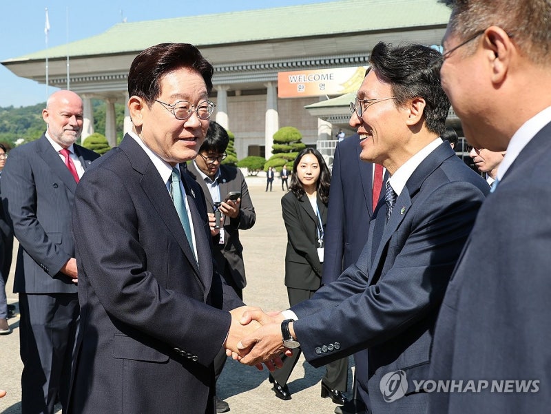 李대통령, 벨기에로 출국…G7 정상회의 계기 유럽 순방 시작(종합)