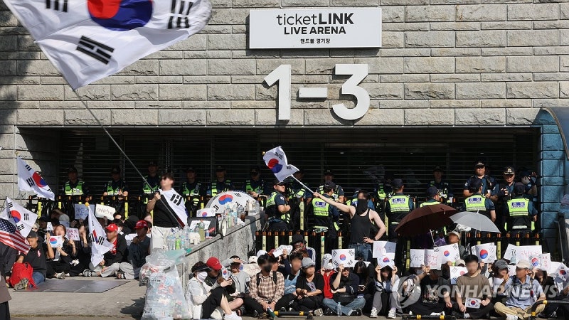 이재명 대통령의 경고, '경찰 모욕 선 넘었다... 폭력은 안 돼'