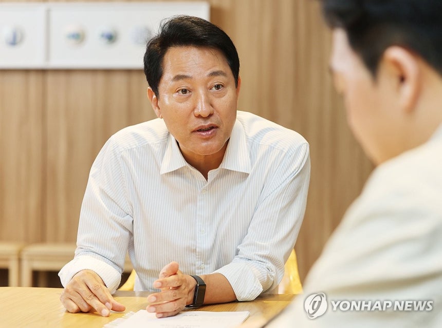 연합뉴스와 인터뷰하는 오세훈 시장
(서울=연합뉴스) 한종찬 기자 = 오세훈 서울시장이 서울시청에서 연합뉴스와 인터뷰를 하고 있다. 2026.6.10 saba@yna.co.kr