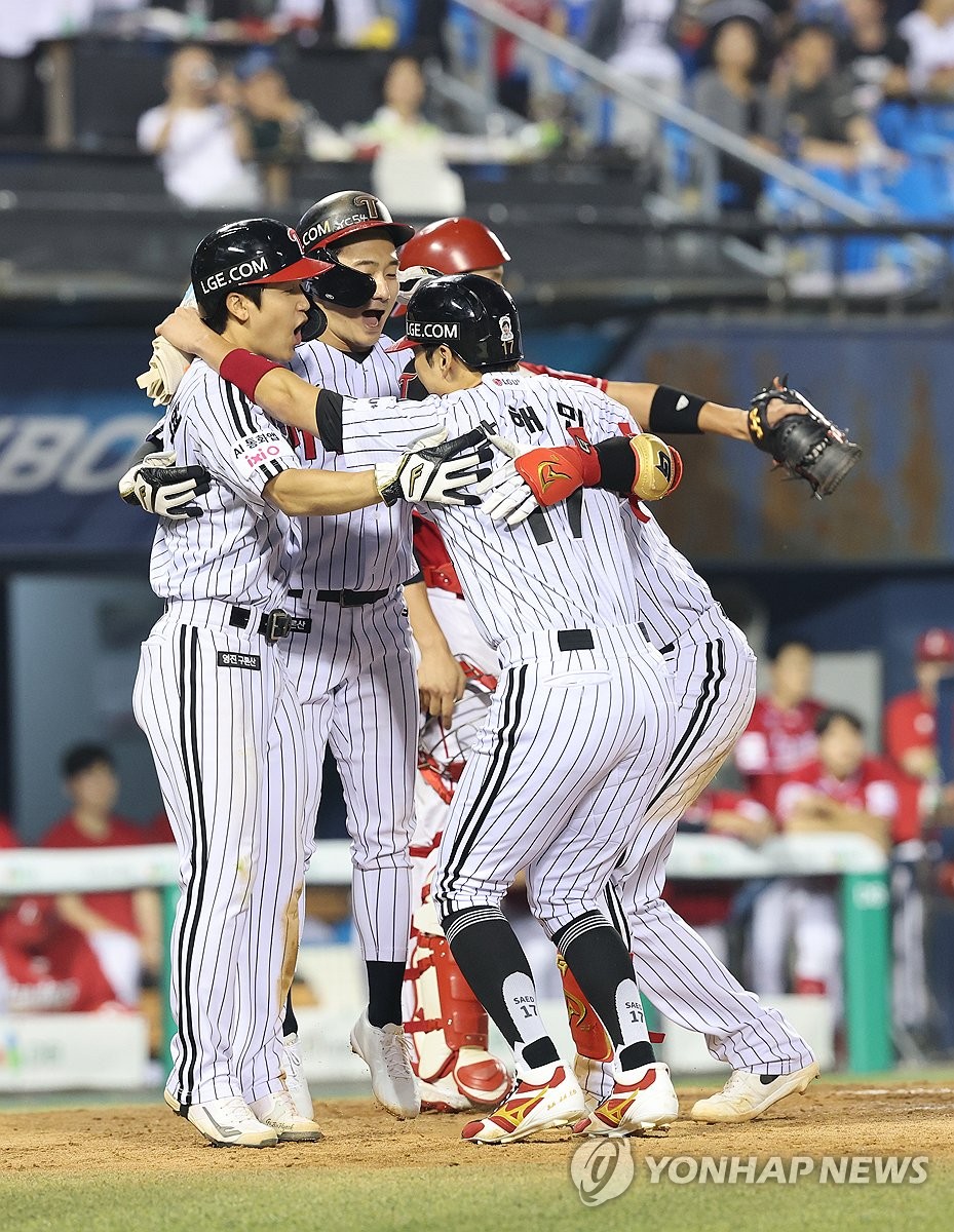 <b>오스틴</b>, <b>만루홈런</b>