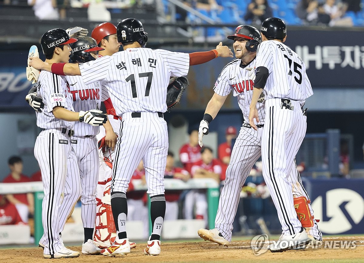<b>오스틴</b>, <b>만루홈런</b>