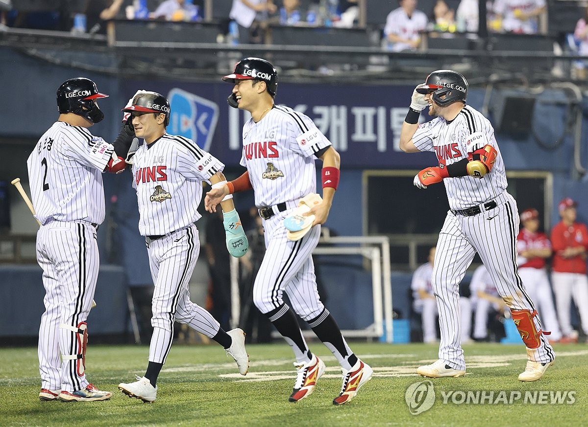 <b>만루홈런</b> 친 <b>오스틴</b>