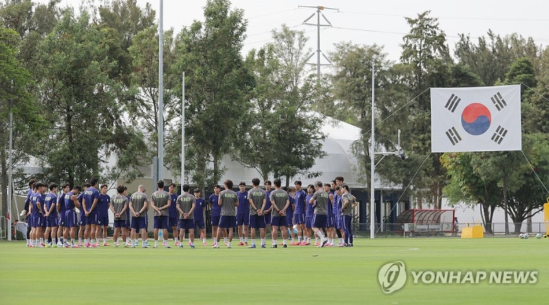 [월드컵] 홍명보, 비장한 분위기 속 연설…운명의 <b>체코</b>전 마지막 훈련(...