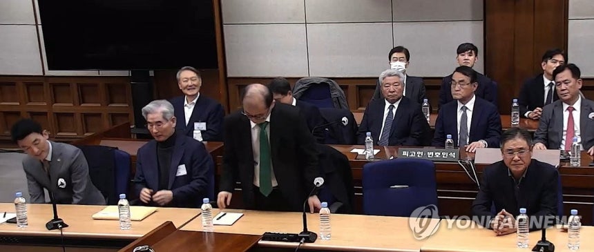 '내란 우두머리 혐의' 윤석열 1심 선고공판 (서울=연합뉴스) 윤석열 전 대통령이 19일 서초구 서울중앙지방법원에서 열린 12·3 비상계엄 관련 내란 우두머리 혐의 1심 선고공판에 출석해 있다.이날 서울중앙