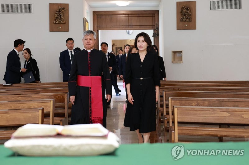 <b>김혜경</b> 여사, 2027 서울 <b>세계청년대회</b> 간담회 참석