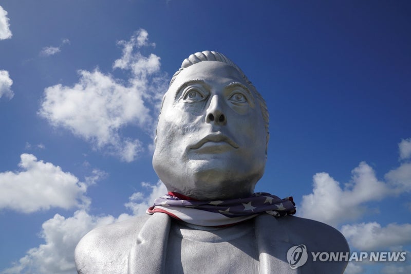 일론 머스크, 세계 최초 '<b>조만장자</b>' 등극…스페이스X 시총 6위에