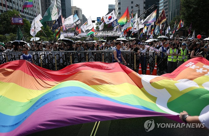서울 도심서 퀴어퍼레이드…"사랑에 정해진 모양은 없다"(종합)