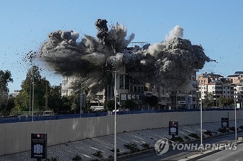 종전 MOU 임박 속 <b>이스라엘</b>, <b>베이루트</b> 헤즈볼라 목표물 <b>공습</b>