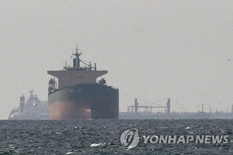 [미·이란 종전] "美, 호르무즈 통항 수수료 징수권 인정"<이란 매체>