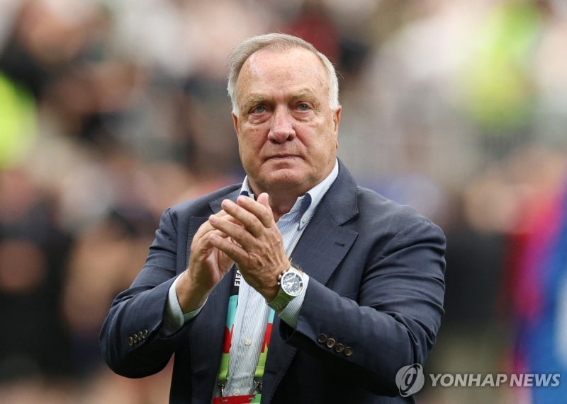 [월드컵] '독일에 1-7 대패' <b>퀴라소</b> 아드보카트 <b>감독</b> "창피한 일 아냐"