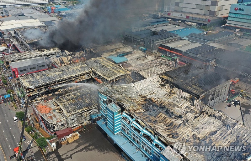 인천 서구 공장 지대 덮친 큰 불, 건물 25개 동 태웠지만 인명 피해는 0명