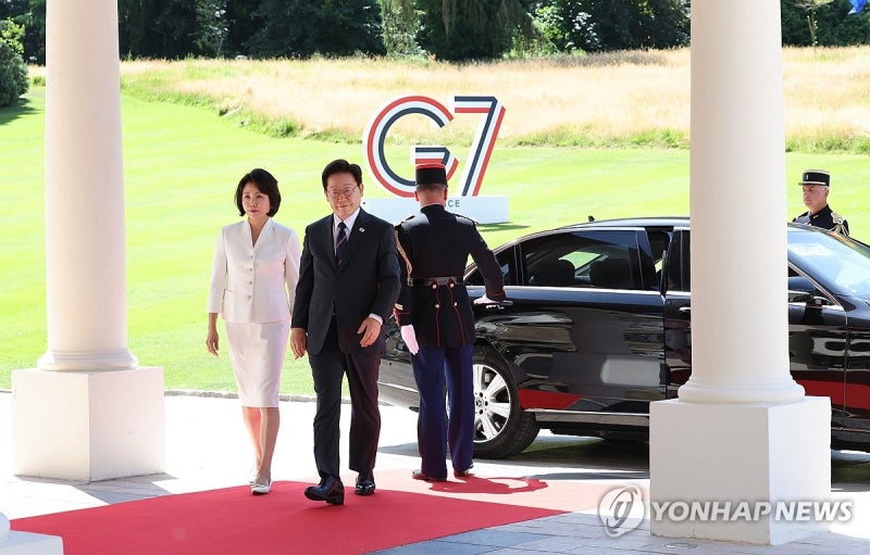 李대통령, <b>제네바</b> 공항 <b>도착</b>…곧 G7 정상회의 일정 시작