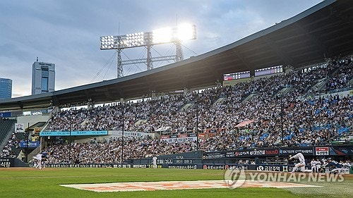 <b>KBO</b> surpasses 6 mln fans in record-breaking fashion