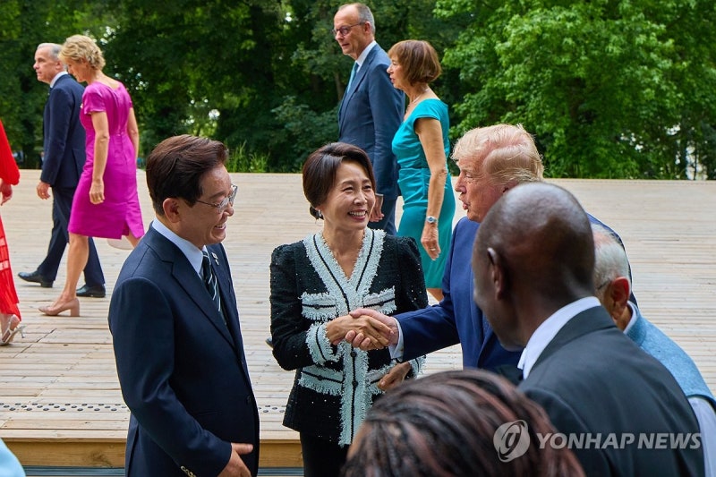 <b>트럼프</b>, 李대통령에 "한반도 문제 진전위해 필요한 <b>역할</b> 할 것"
