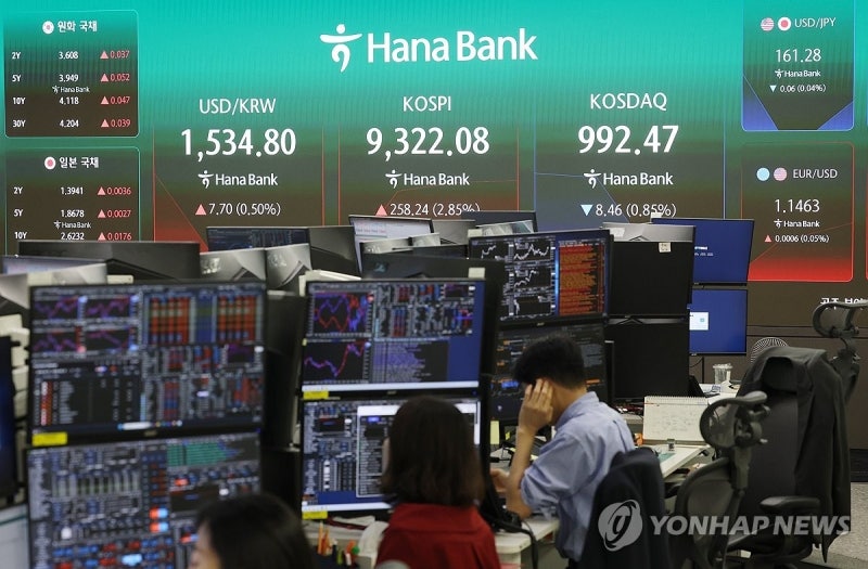김건희 여사 사건 넘겨받은 경찰, 윤 전 대통령 서울중앙지검에 전격 송치