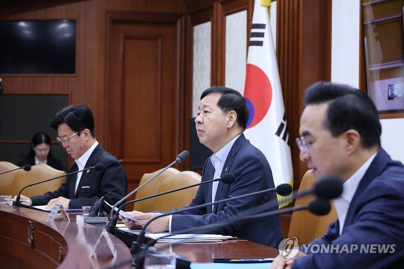 비상경제본부<b>회의 주재</b>하는 <b>구윤철</b> 부총리