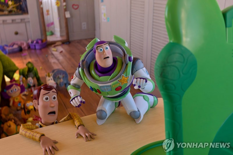 태블릿에 밀린 장난감들…'<b>토이 스토리</b> 5' 전세계 2천억원 흥행
