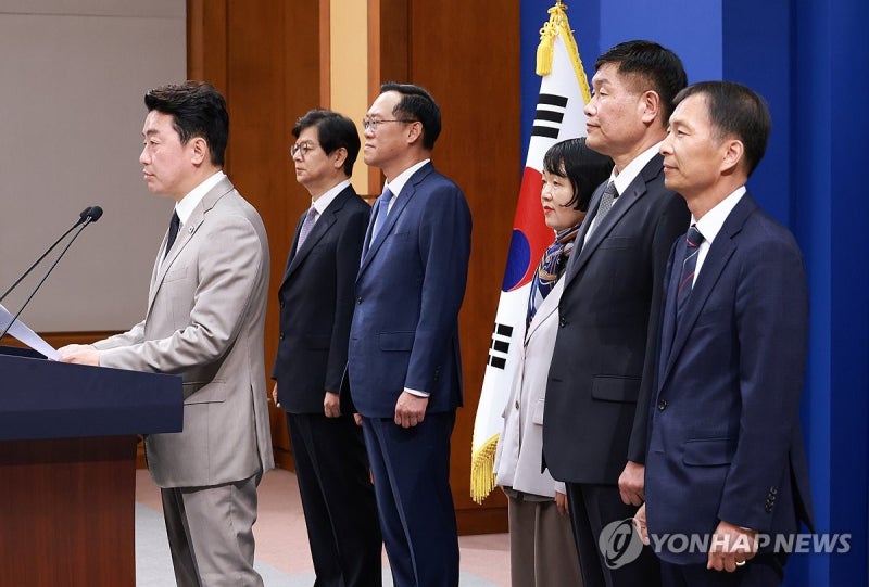 이재명 대통령, 신임 홍보수석 등 <b>임명</b>