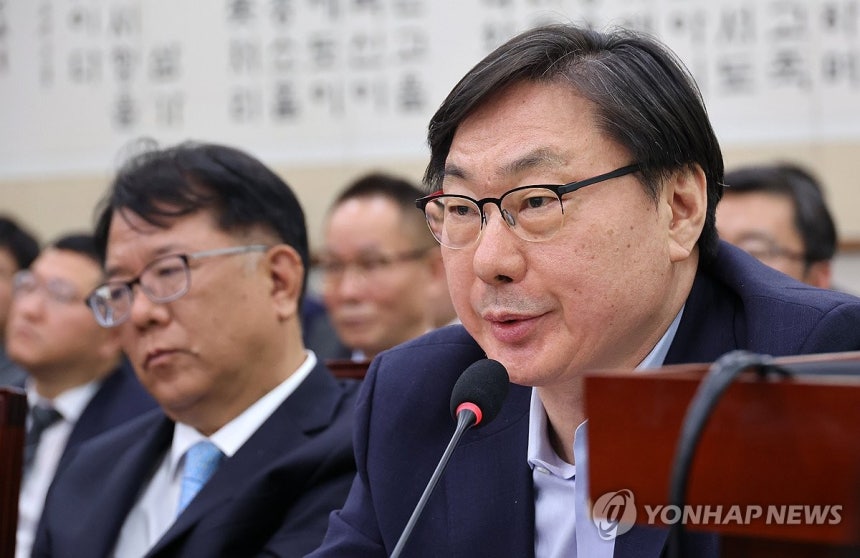 질의 답하는 이화영 전 부지사 [연합뉴스 자료사진]