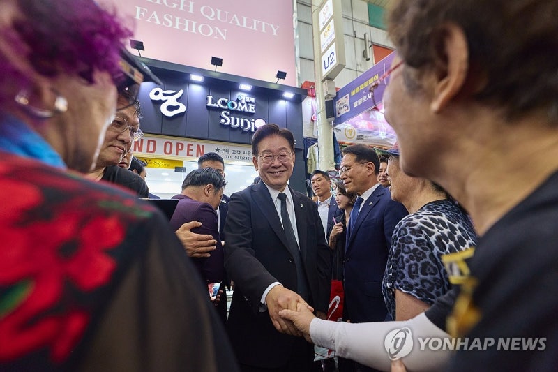 이재명 대통령, 수원 팔달문시장 방문