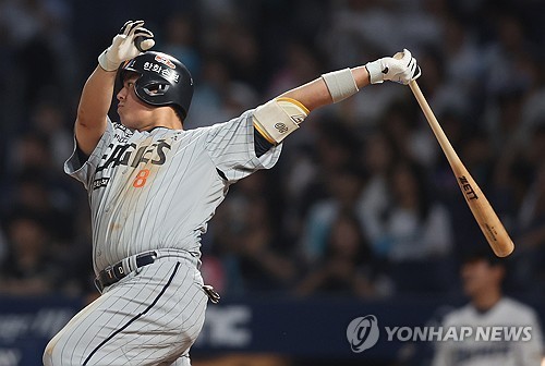한화 노시환, 달아나는 투런포 '쾅'…4경기 연속 홈런