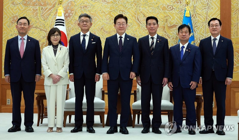 이재명 대통령, 일한의원연맹 회장 접견