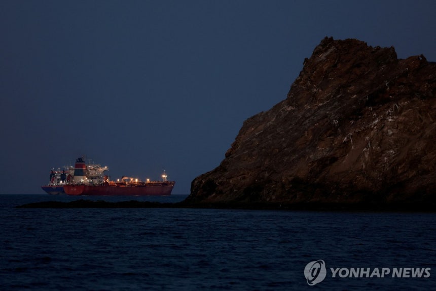 호르무즈 해협 정박 유조선