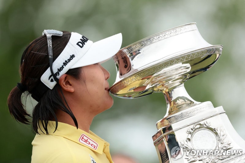 유해란, 여자 PGA챔피언십 제패…첫 메이저 우승으로 통산 4승째(종합)