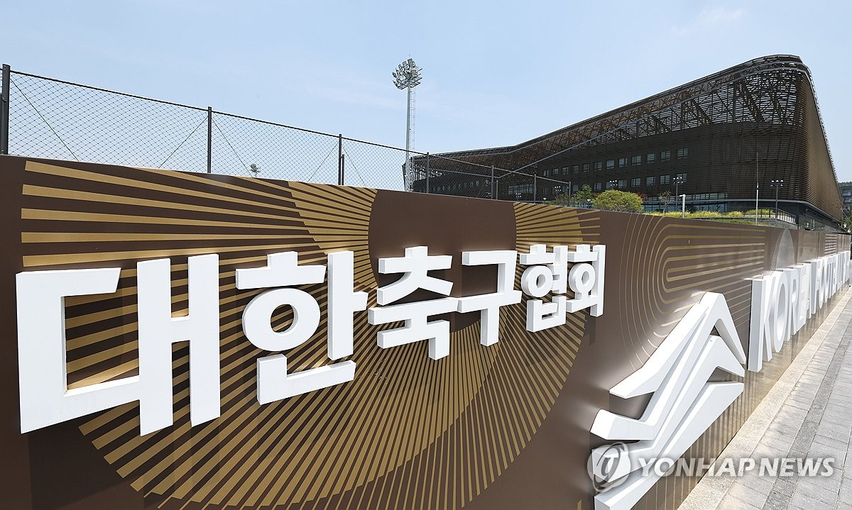 홍명보 감독, 32강 불발 책임지고 사퇴