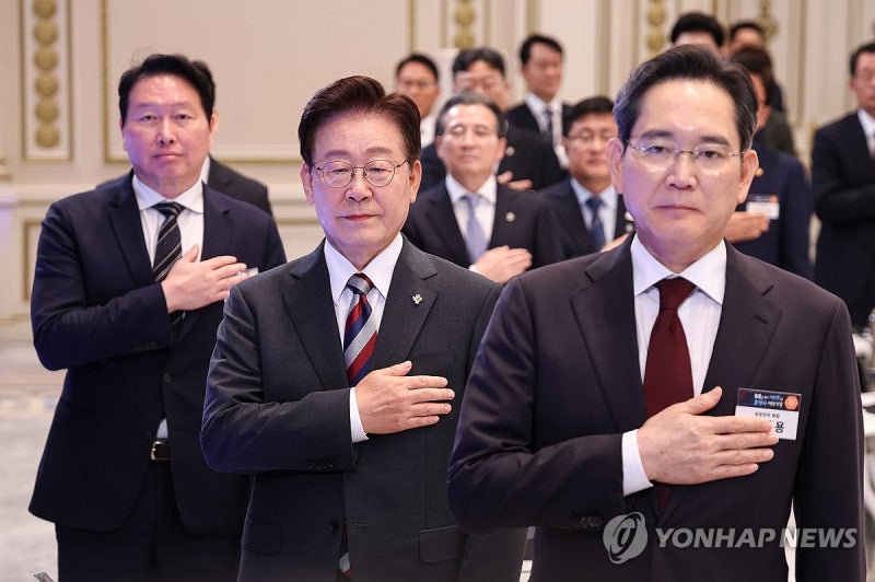 李대통령 "반도체·AI·데이터센터 삼각축으로 초격차 강국도약"