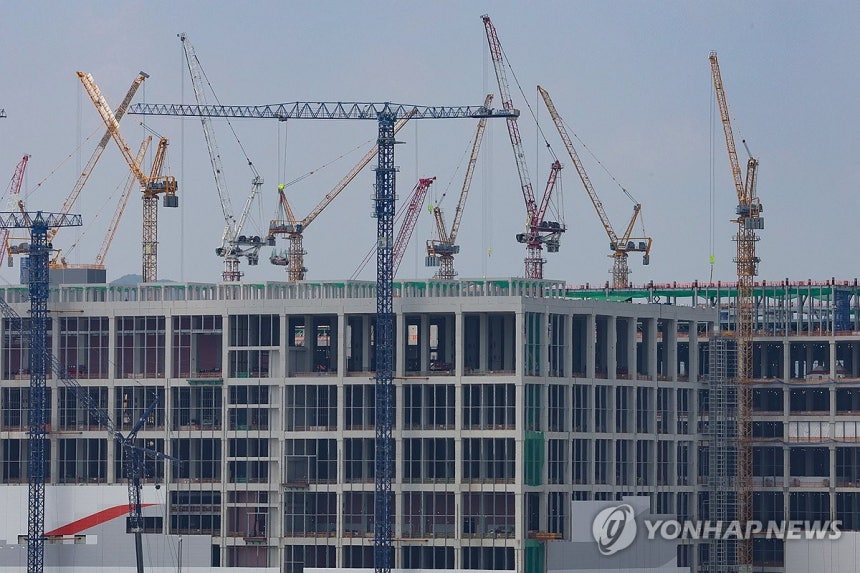 구윤철 부총리와 이재용 삼성전자 회장 국민보고회 참석