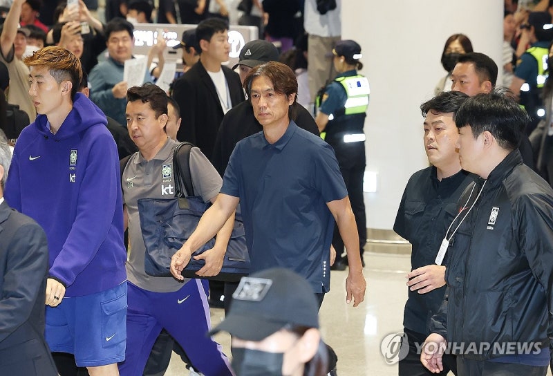 [월드컵] '엿'은 없었지만…홍명보 감독 향한 원성 가득했던 입국장
