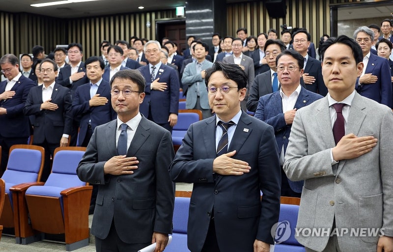 <b>법사</b> 포함 10개 상임위·예결<b>위원장</b> 與주도 선출…국힘 반발