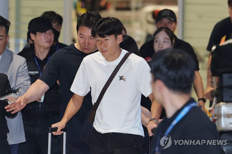 '월드컵 32강 불발' 축구대표팀 손흥민·이재성·김승규 등 귀국