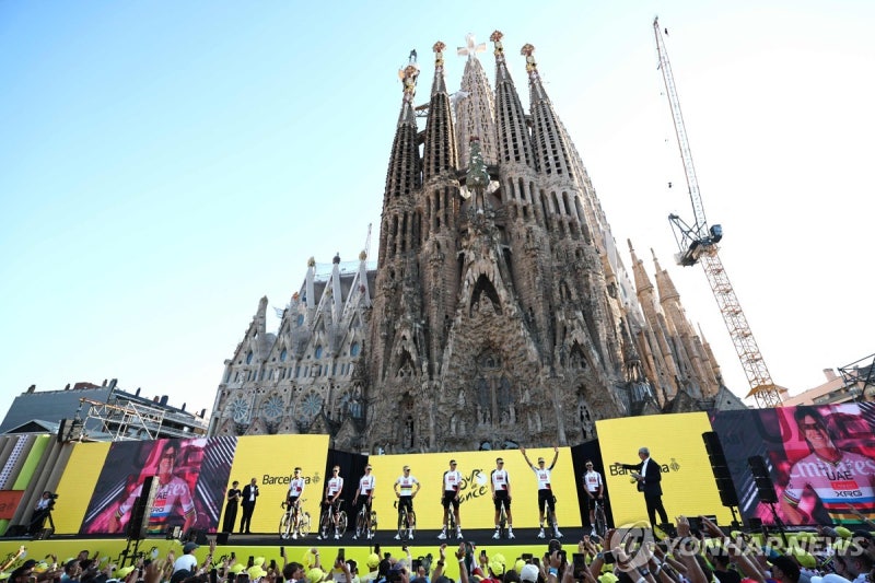 프·스페인 폭염 사망 3천명 넘어…투르드<b>프랑스</b>마저 단축되나(종합)