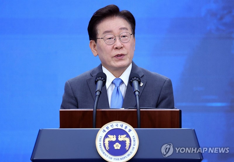 李대통령 "남해안 우주항공 산업벨트 구축…영남 기업 적극지원"