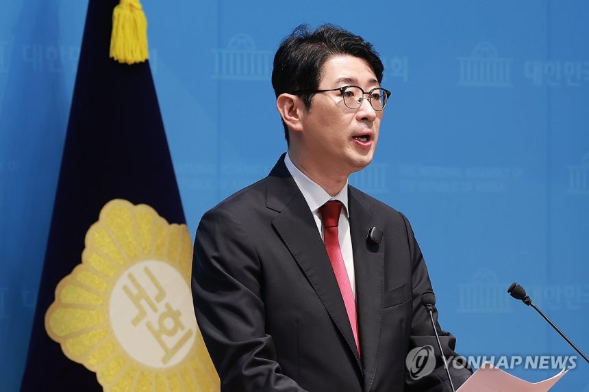 '선관위 수의계약 5년간 82.1%' 선관위 비판하는 국민의힘 주진우 의원
(서울=연합뉴스) 신현우 기자 = 국회 '제9회 전국동시지방선거 투표용지 부족 사태 등 국민 참정권 침해 진상규명 및 선거관리 개혁을 위한