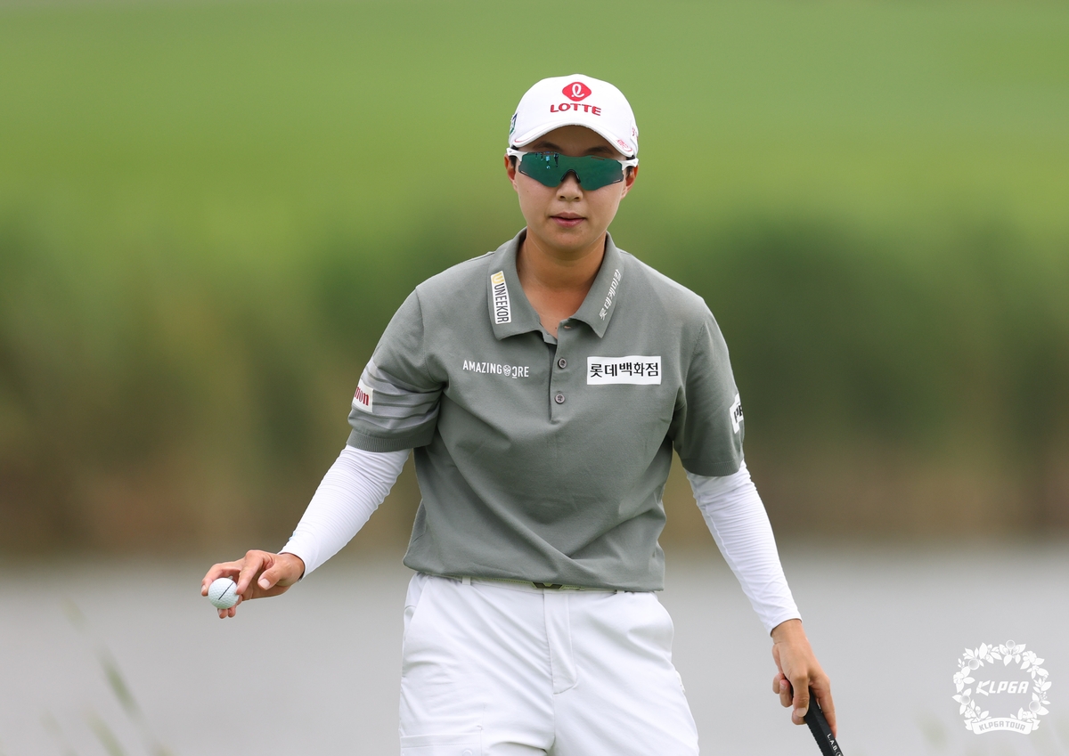 <b>우승</b>컵 들고 에비앙으로…<b>김효주</b>, KLPGA 롯데 오픈 <b>우승</b>