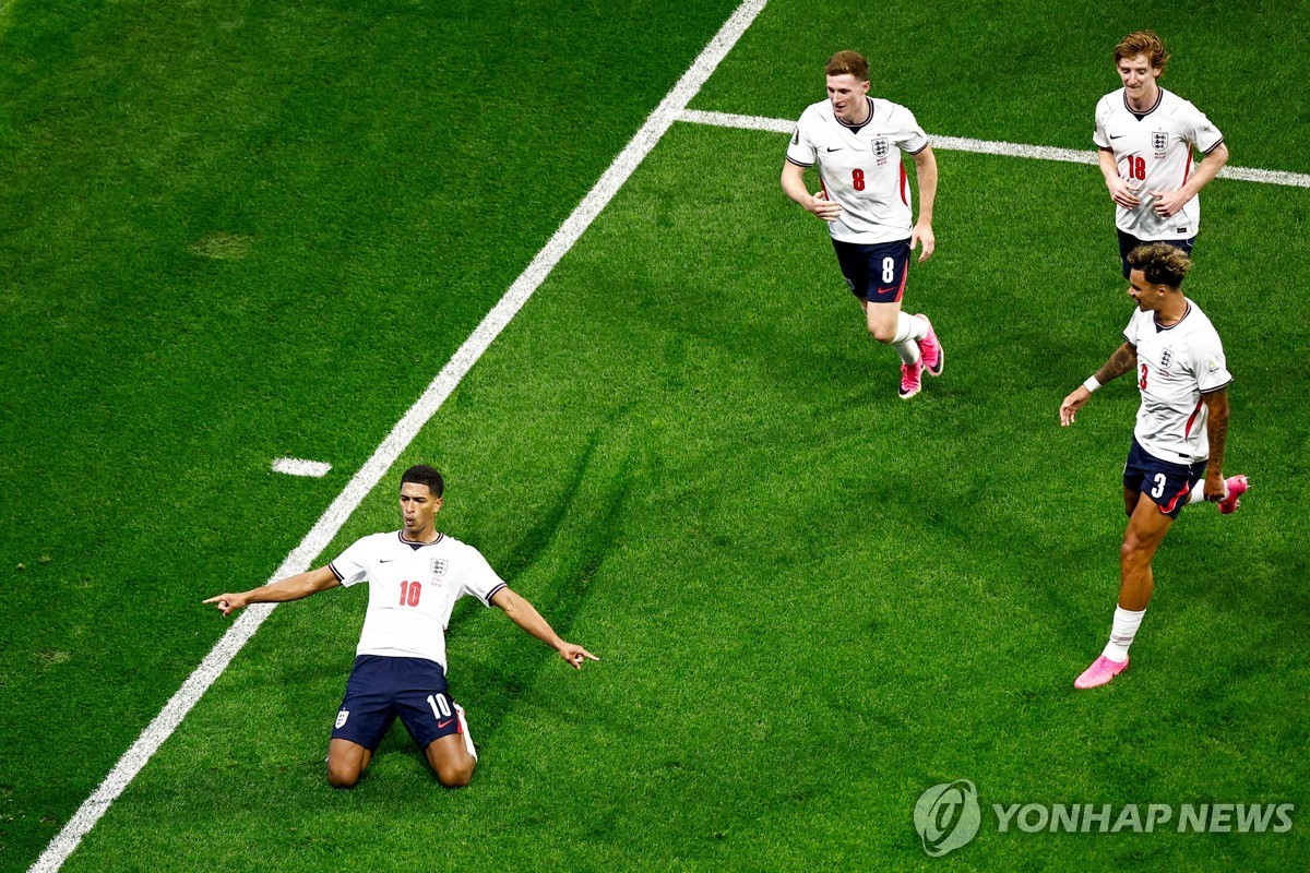 [월드컵] '벨링엄 2골' 잉글랜드, 수적 열세에도 멕시코 3-2 꺾고 8강행