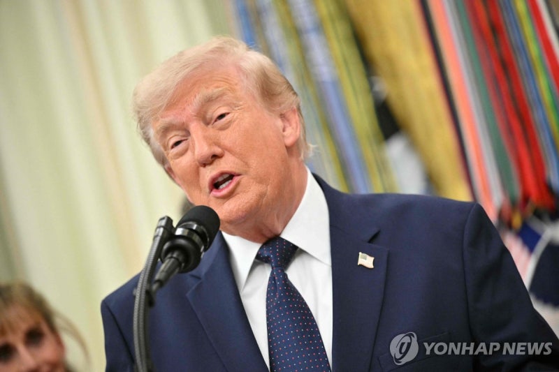 <b>트럼프</b> "월마트, 정부 요청에 <b>가격 인하</b>…다른 업체도 따라야"