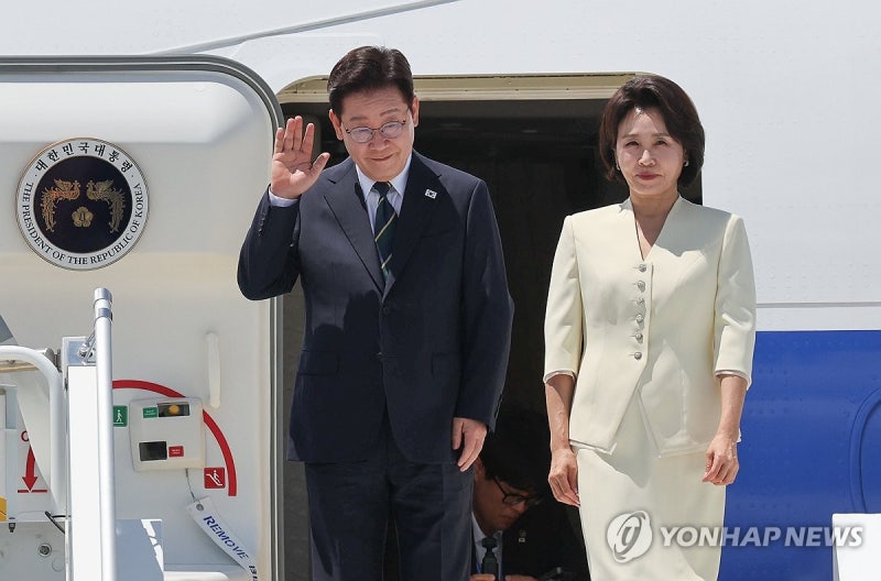 李<b>대통령</b>, <b>튀르키예 도착</b>…나토-IP4 회의 참석