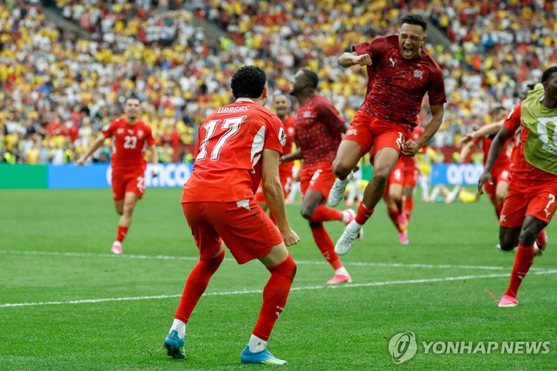 [월드컵] <b>스위스</b>, <b>승부차기</b> 혈투 끝 콜롬비아 제압…72년 만의 8강행