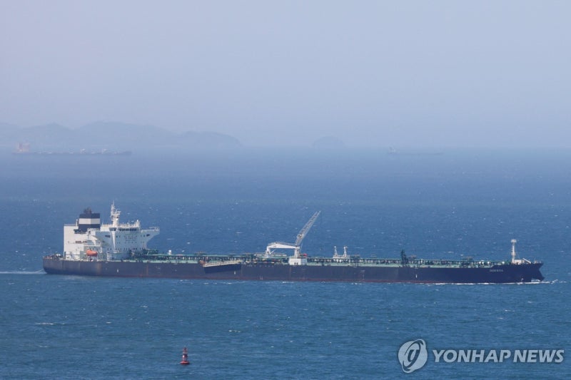 미, <b>호르무즈 유조선</b> 공격에 이란산 원유 제재면제 철회 '강수'(종합)
