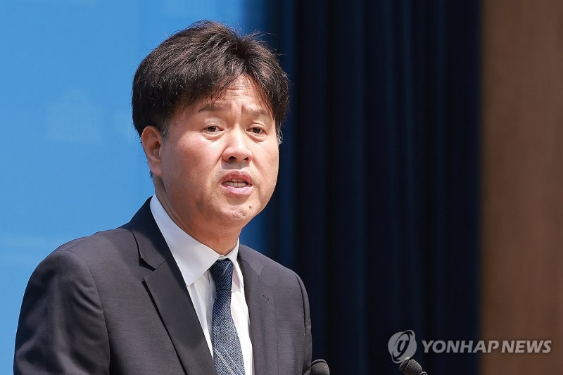 <b>김용</b> "민주당의 선명한 혁신 이끌겠다"…<b>최고위원 출마</b> 선언