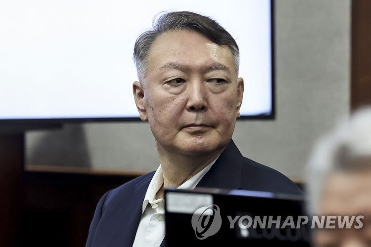 <b>윤석열</b> '공수처 체포방해' 오후 2시 대법 선고…계엄 583일만
