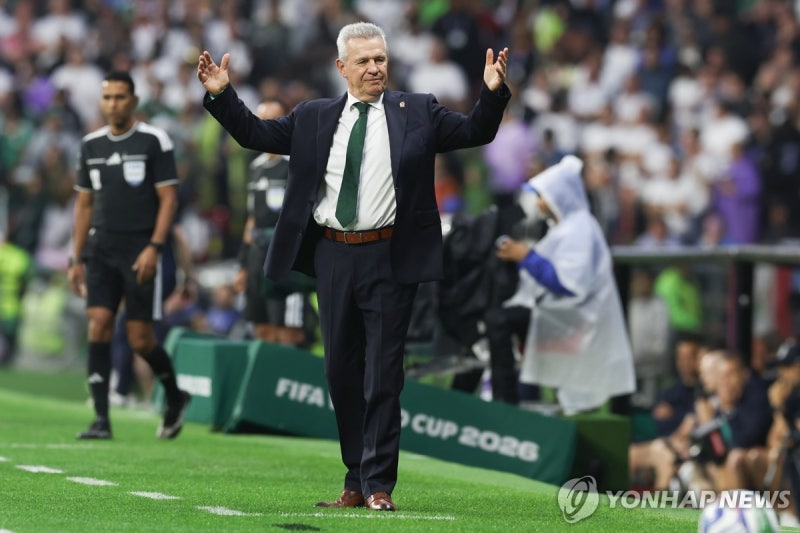 [월드컵] '16강 탈락' 멕시코, 아기레 감독과 결별…후임에 마르케스 선임
