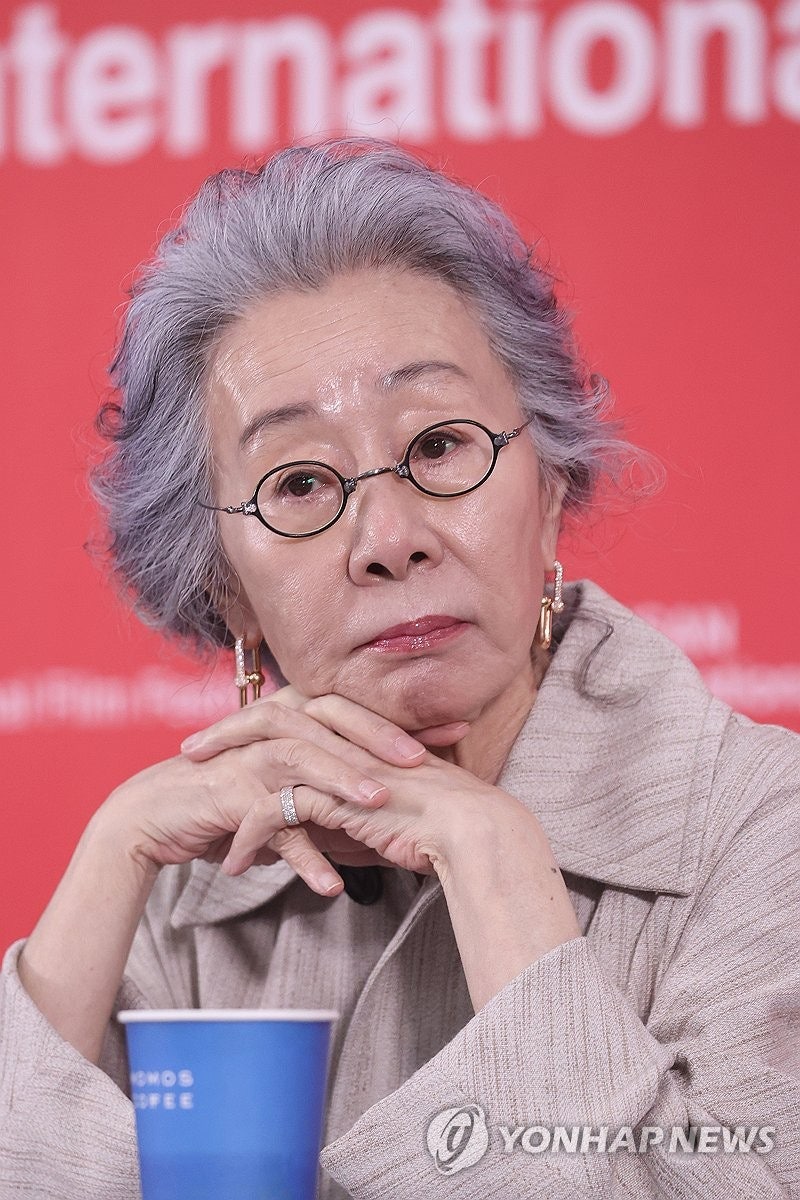 배우 <b>윤여정</b>, 美 최고 방송시상식 <b>에미상</b> 여우조연상 <b>후보</b>에