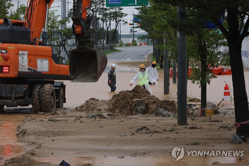 코레일 "<b>경부선</b>·충북선 등 일반열차 정상 <b>운행 재개</b>"(종합)