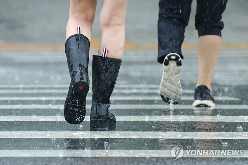 <b>서울 도림천</b> 인근 신대방·신림·보라매역에 첫 침수주의보 발령